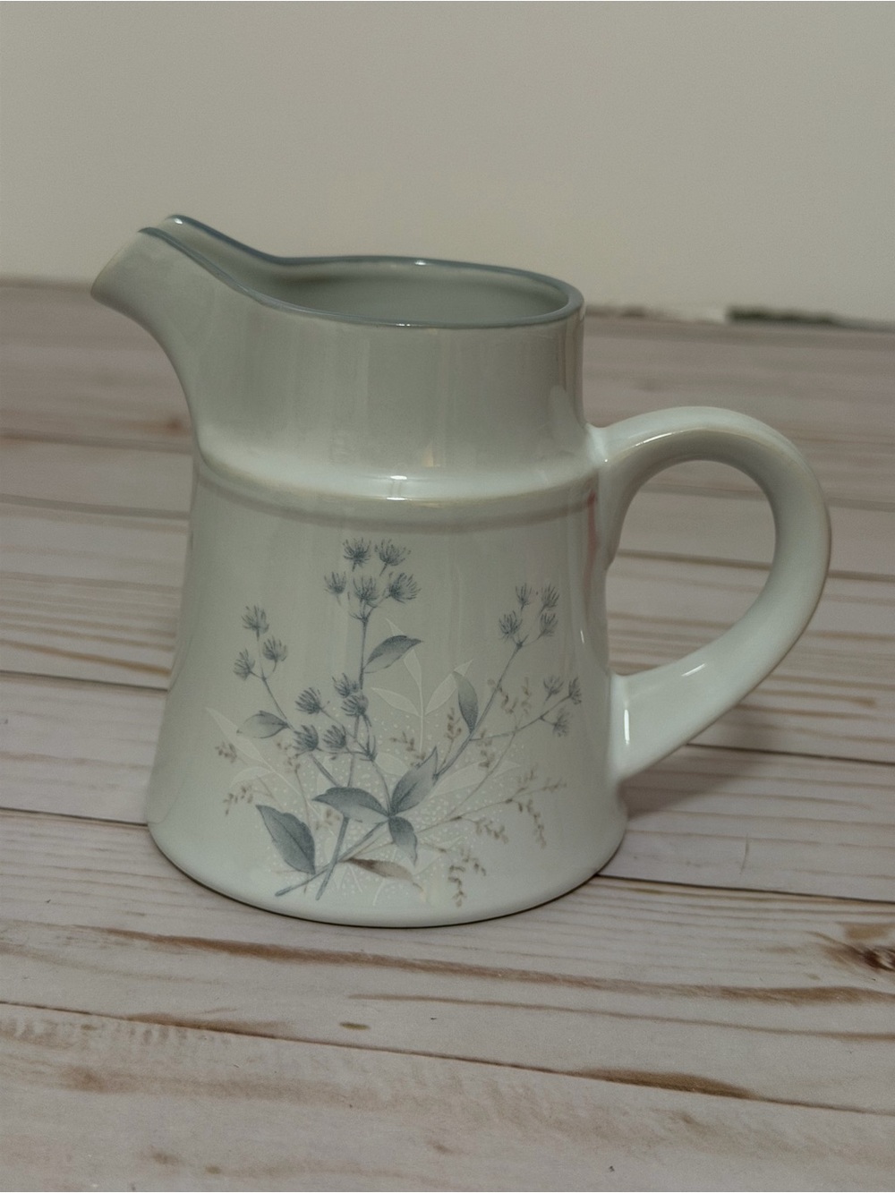 Noritake Stoneware Woodstock  Floral Creamer 8354 Handle-Japan